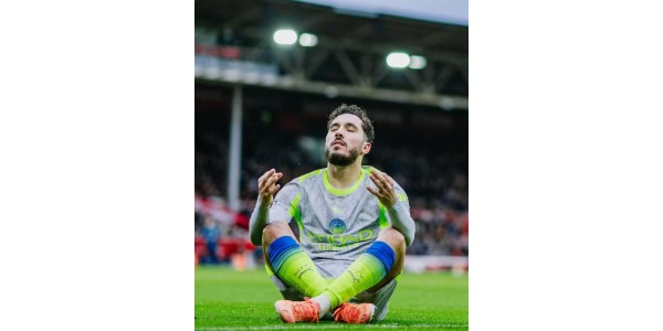 Scherkis afgørende mål holder Manchester City tæt på ligaens førerhold